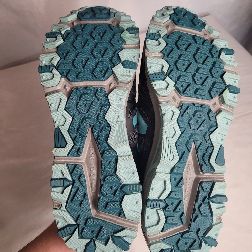New Balance 412v3 All Terrain Trail Running Shoe Black/Blue EUC Size M 10.5 W 12 - Picture 6 of 11